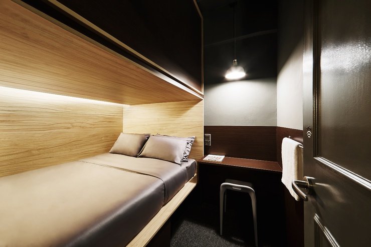 Queen pod suite  The POD Boutique Capsule Hotel Singapore